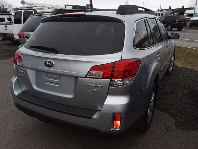 2012 Subaru Outback 2.5i Limited (image 11)