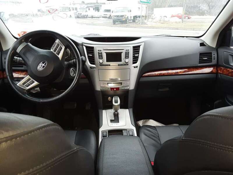 2012 Subaru Outback 2.5i Limited (image 12)
