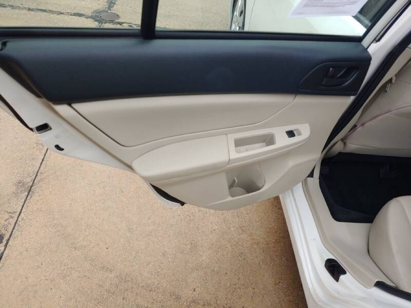 2012 Subaru Impreza 2.0i (image 18)