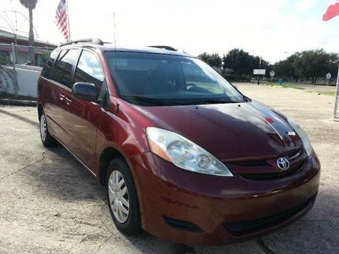 2007 Toyota Sienna for sale at SUPER DRIVE MOTORS in Houston TX