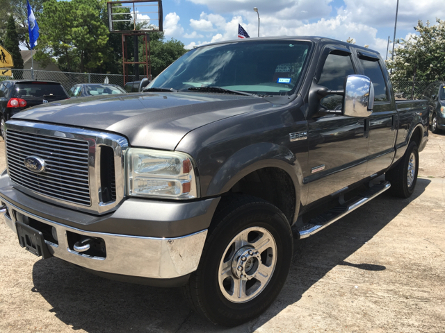 2006 Ford F-250 Super Duty for sale at SUPER DRIVE MOTORS in Houston TX