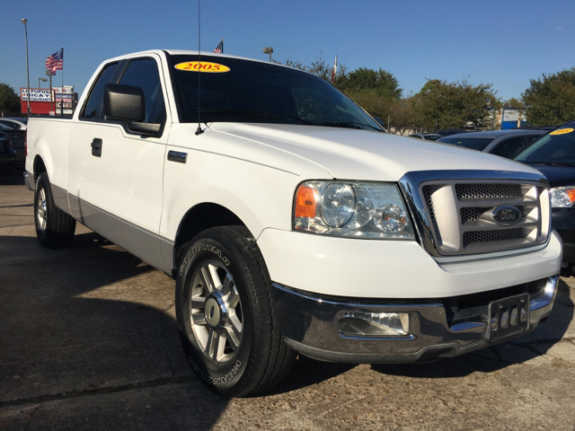 2005 Ford F-150 for sale at SUPER DRIVE MOTORS in Houston TX