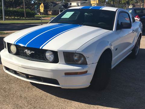 2006 Ford Mustang for sale at SUPER DRIVE MOTORS in Houston TX