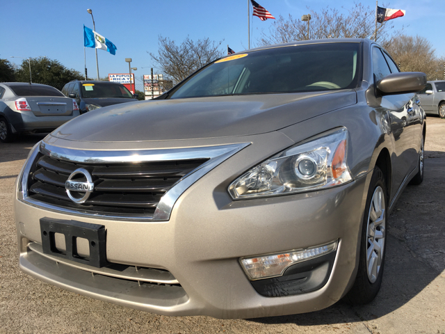 2013 Nissan Altima for sale at SUPER DRIVE MOTORS in Houston TX