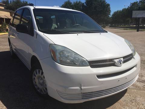 2005 Toyota Sienna for sale at SUPER DRIVE MOTORS in Houston TX