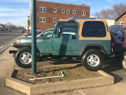 1995 Jeep Wrangler for sale at Dave's Garage & Auto Sales in East Peoria IL