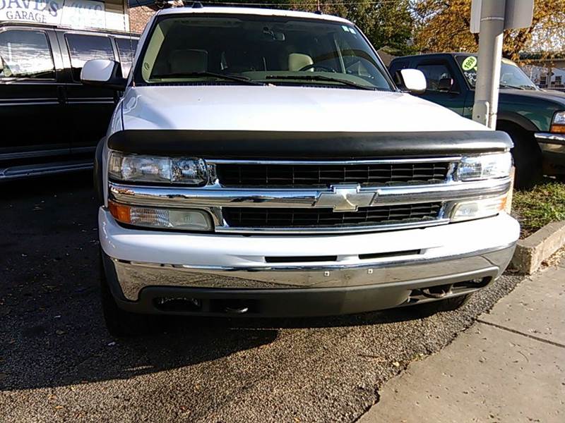 2004 Chevrolet Suburban for sale at Dave's Garage & Auto Sales in East Peoria IL