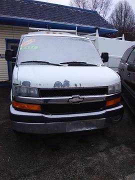 2004 Chevrolet Express Cargo for sale at Dave's Garage & Auto Sales in East Peoria IL