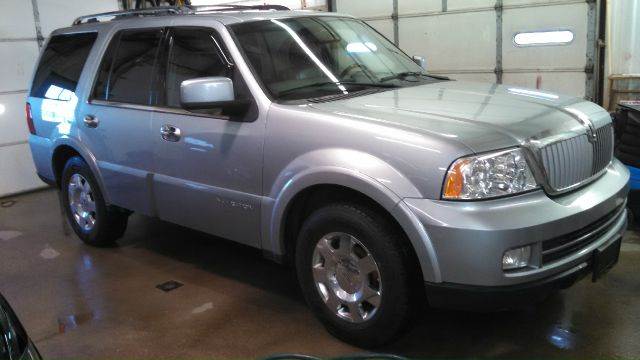 2006 Lincoln Navigator for sale at 906 Motors in Gladstone MI