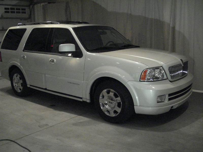 2006 Lincoln Navigator for sale at 906 Motors in Gladstone MI