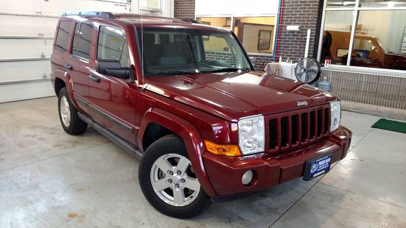 2006 Jeep Commander for sale at 906 Motors in Gladstone MI