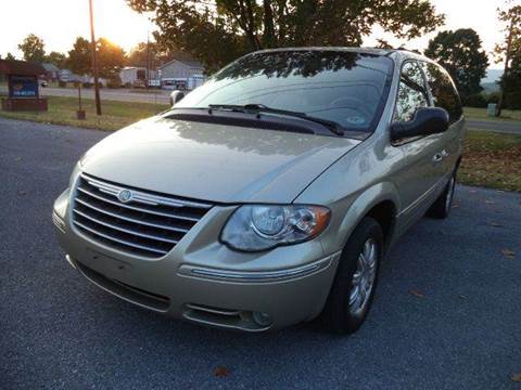 2005 Chrysler Town and Country for sale at Supermax Autos in Strasburg VA