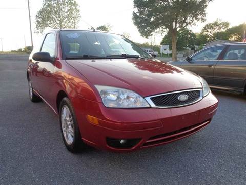 2005 Ford Focus for sale at Supermax Autos in Strasburg VA