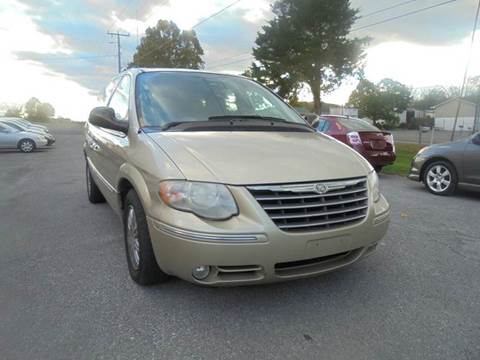 2005 Chrysler Town and Country for sale at Supermax Autos in Strasburg VA