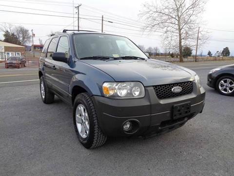 2005 Ford Escape for sale at Supermax Autos in Strasburg VA