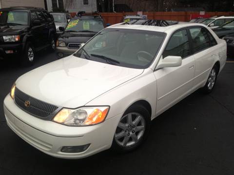 2000 Toyota Avalon for sale at Rouhana Auto Sales in Norwood MA