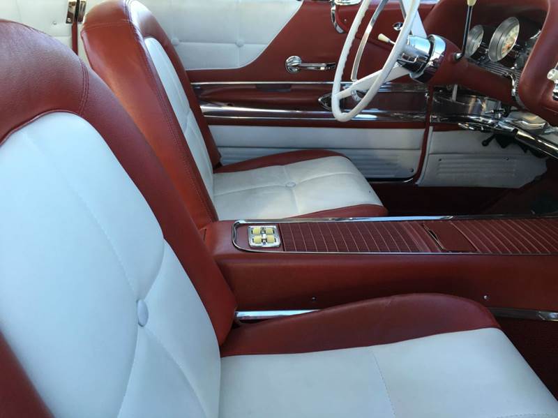 1960 Ford Thunderbird