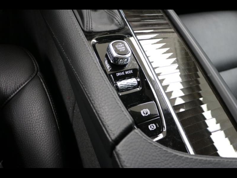 2018 Volvo XC90 T6 Momentum