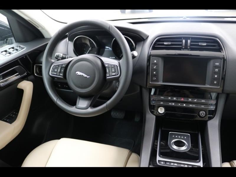 2018 Jaguar F-PACE 25t Premium
