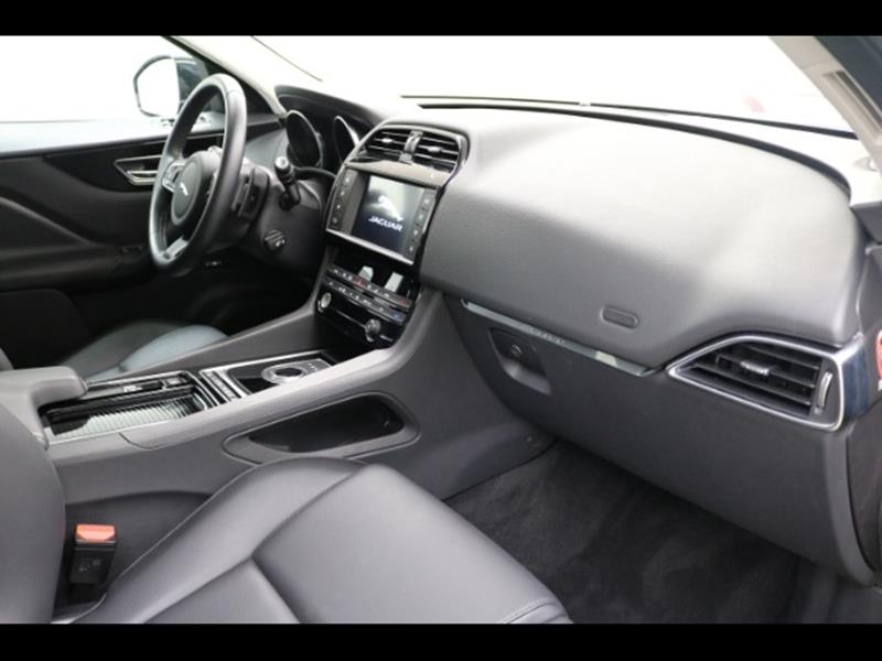 2018 Jaguar F-PACE 25t Premium