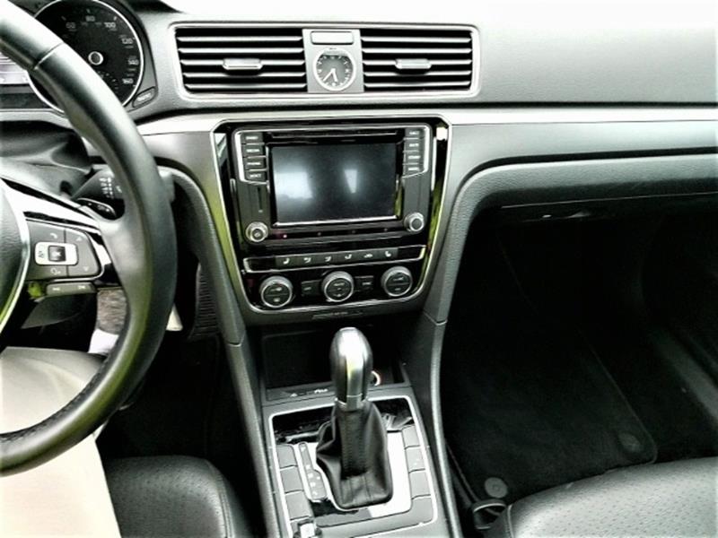 2017 Volkswagen Passat 1.8T R-Line