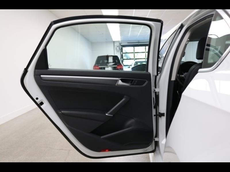 2017 Volkswagen Passat 1.8T R-Line