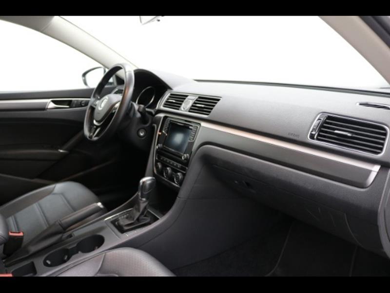 2017 Volkswagen Passat 1.8T R-Line