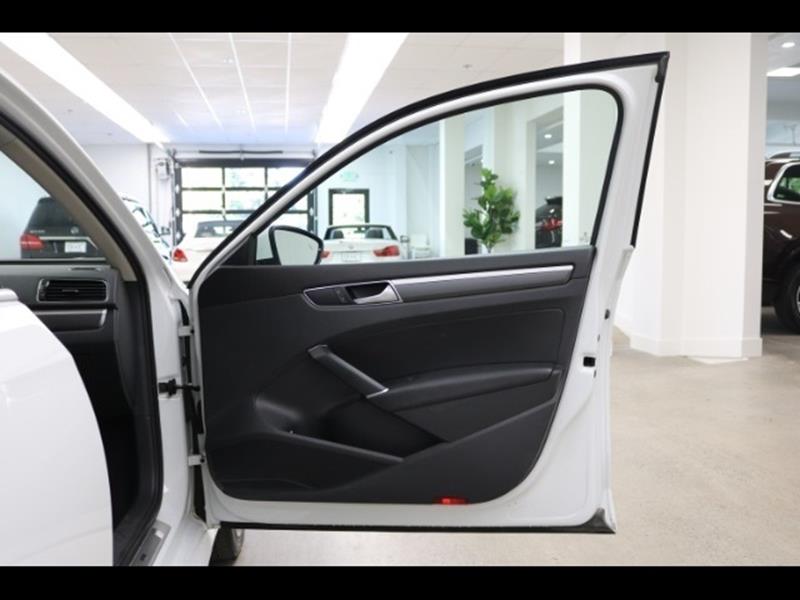 2017 Volkswagen Passat 1.8T R-Line