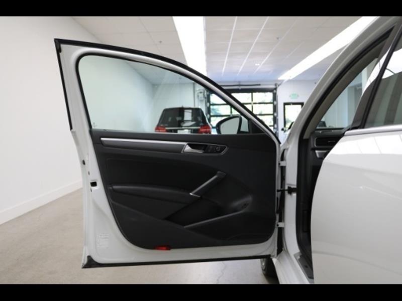 2017 Volkswagen Passat 1.8T R-Line