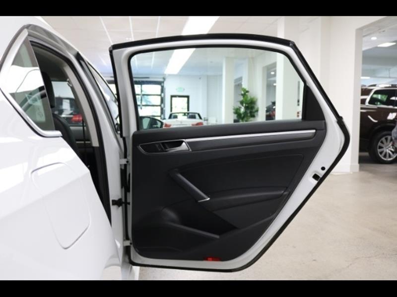 2017 Volkswagen Passat 1.8T R-Line