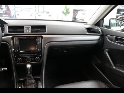 2017 Volkswagen Passat 1.8T R-Line