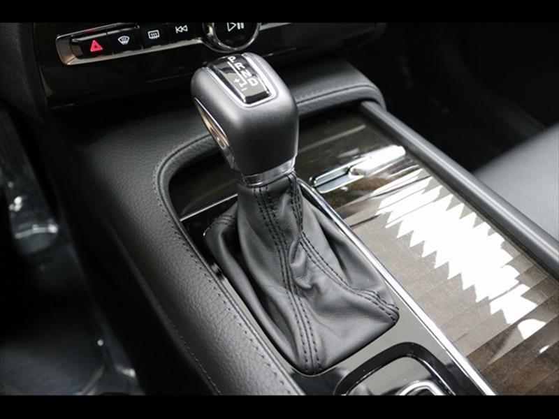 2018 Volvo XC90 T6 Momentum