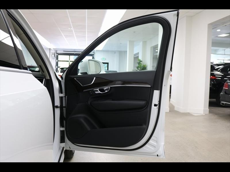 2018 Volvo XC90 T6 Momentum
