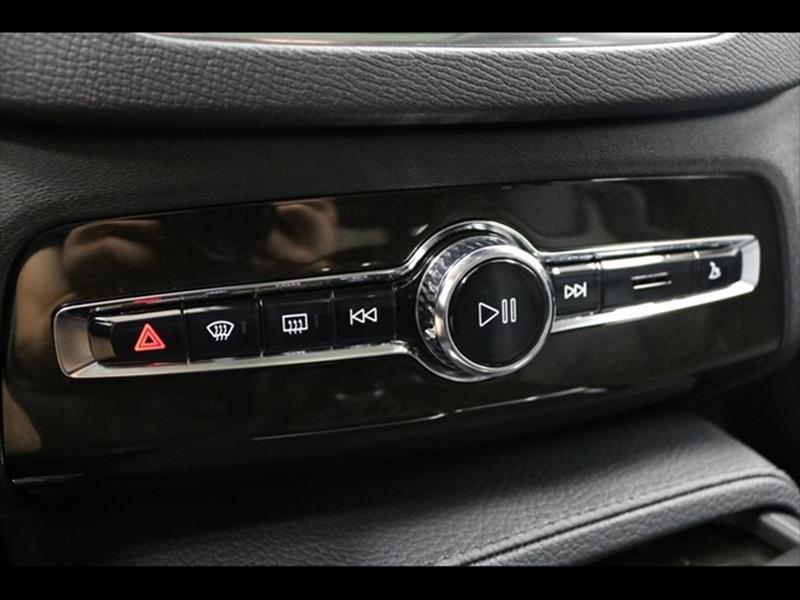 2018 Volvo XC90 T6 Momentum