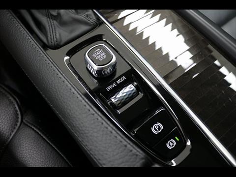 2018 Volvo XC90 T6 Momentum