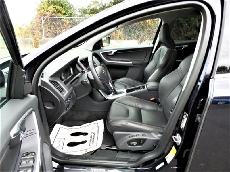 2017 Volvo XC60 T5 Dynamic