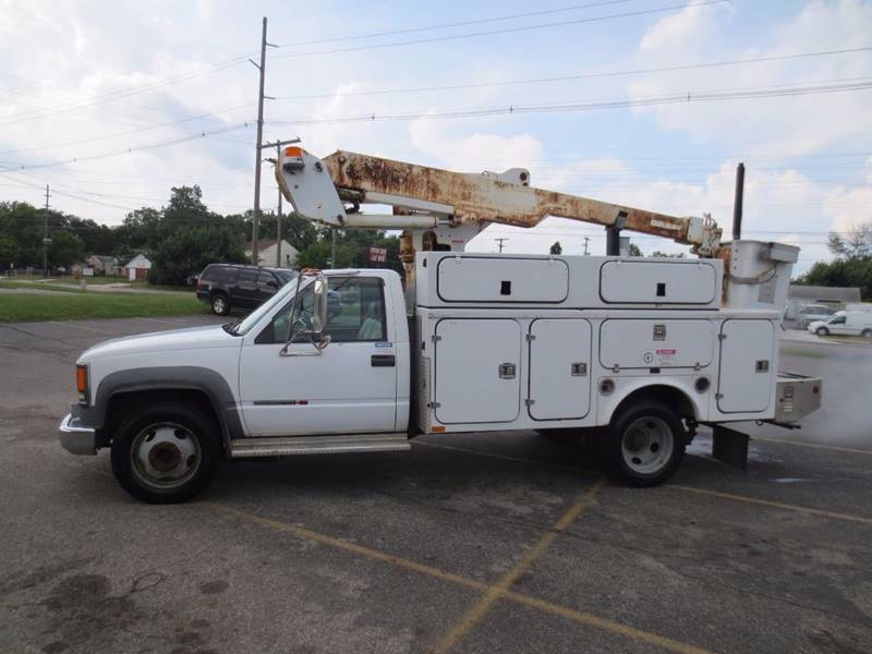 2002 Chevy 40' bucket truck as is 3500 for sale at Ernie's Auto LLC in Columbus OH
