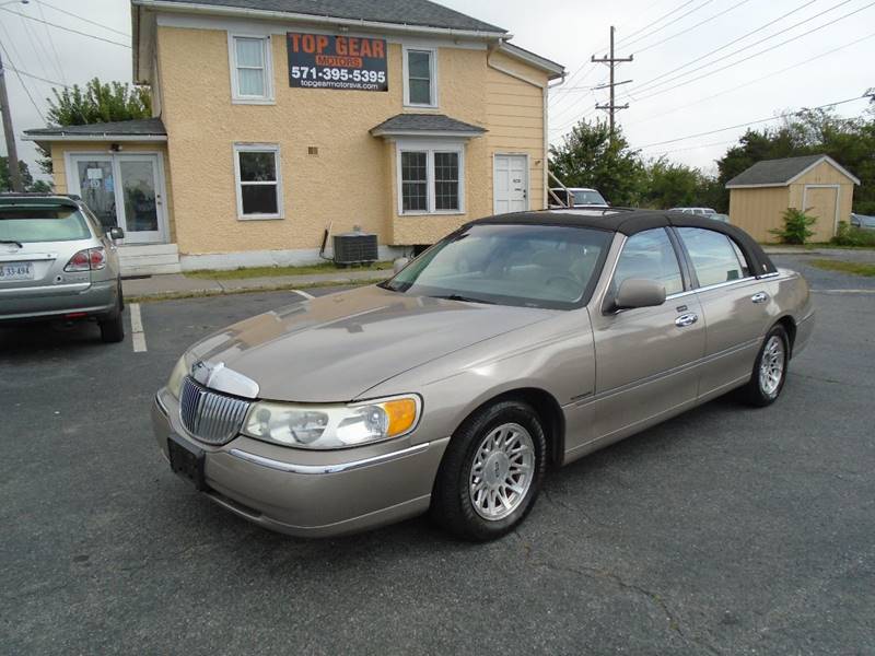 1999 Lincoln Town Car for sale at Top Gear Motors in Winchester VA