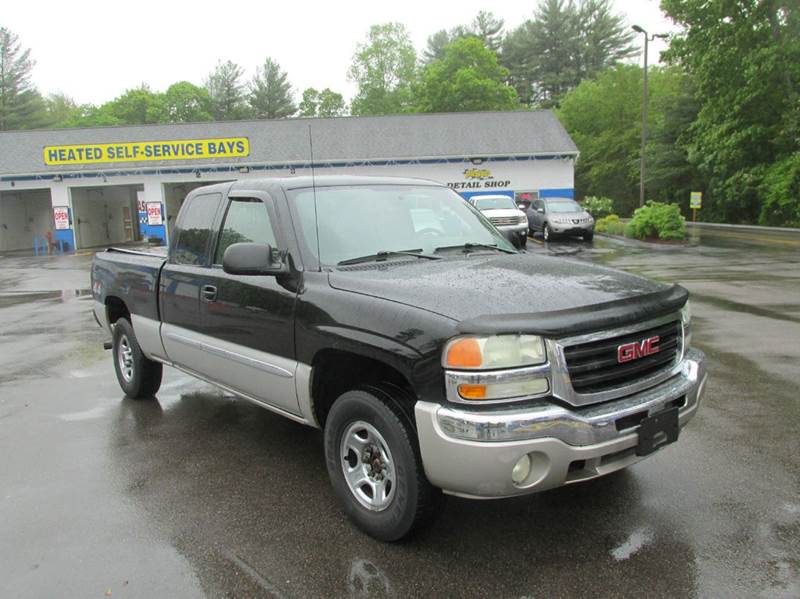 2004 GMC Sierra 1500 for sale at RTE 123 Village Auto Sales Inc. in Attleboro MA