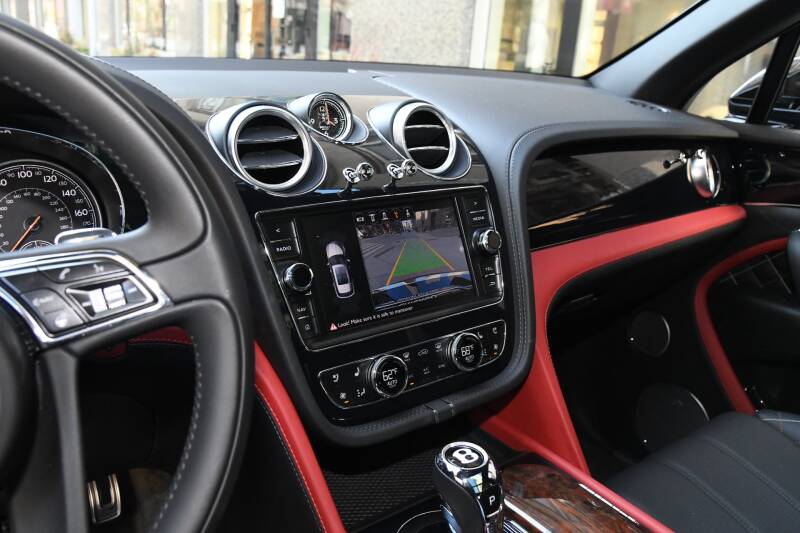 2018 Bentley Bentayga Mulliner Edition (image 24)