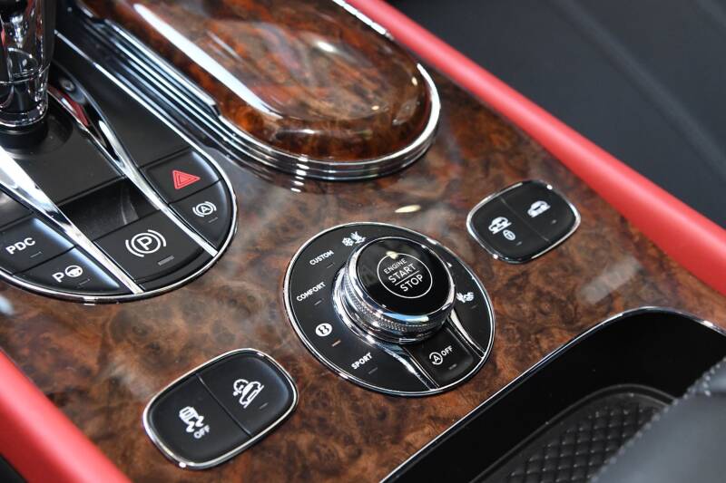 2018 Bentley Bentayga Mulliner Edition (image 27)