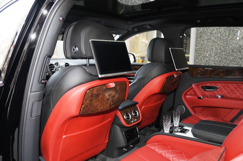 2018 Bentley Bentayga Mulliner Edition (image 12)
