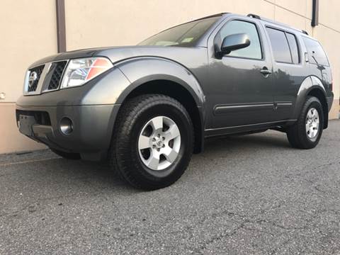 2005 Nissan Pathfinder for sale at International Auto Sales in Hasbrouck Heights NJ