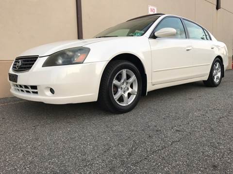 2005 Nissan Altima for sale at International Auto Sales in Hasbrouck Heights NJ