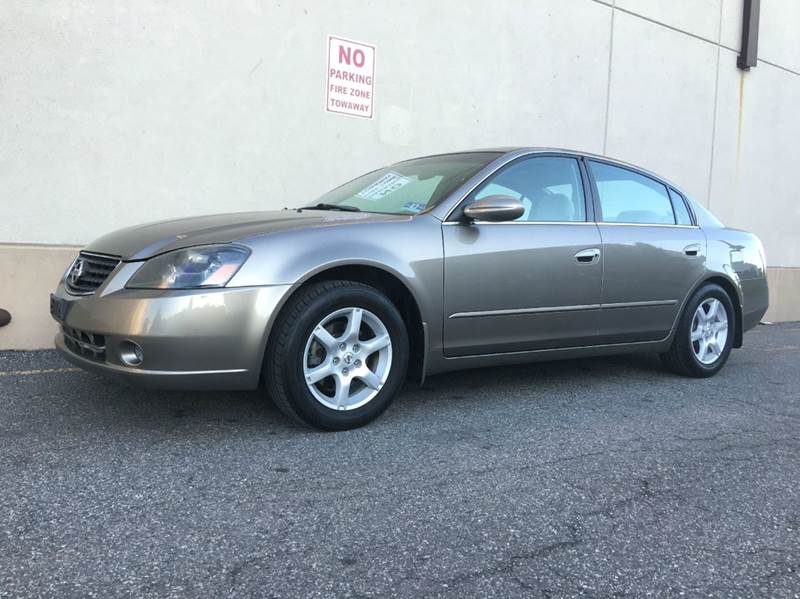 2005 Nissan Altima for sale at International Auto Sales in Hasbrouck Heights NJ