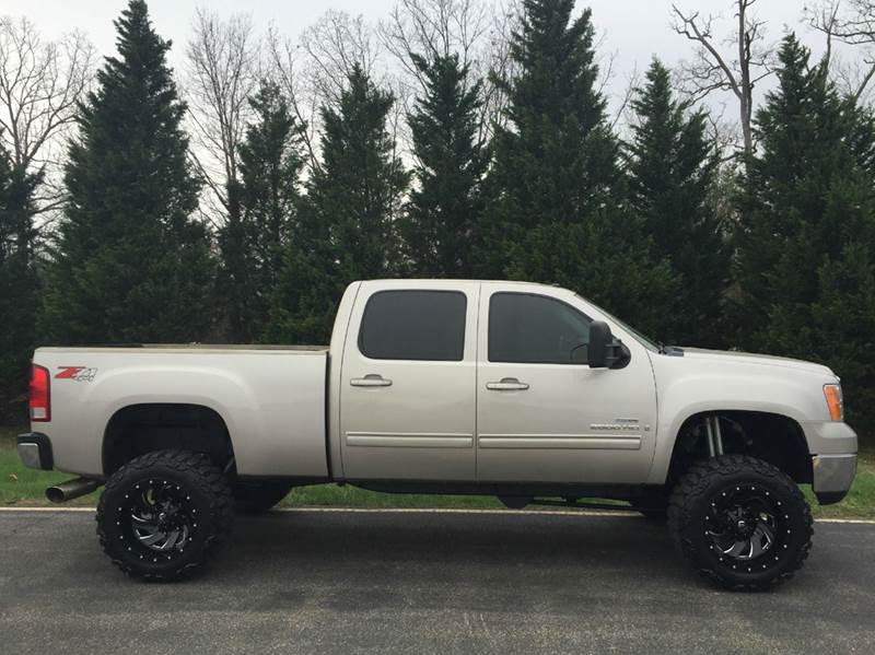 2008 GMC Sierra 2500HD for sale at DLUX MOTORSPORTS in Ladson SC