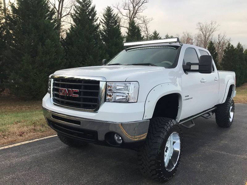 2009 GMC Sierra 2500HD for sale at DLUX MOTORSPORTS in Ladson SC