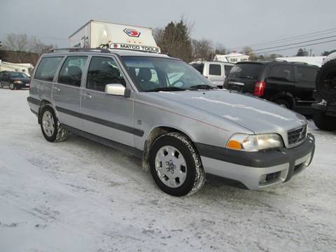 2000 Volvo V70 for sale at Saratoga Motors in Gansevoort NY