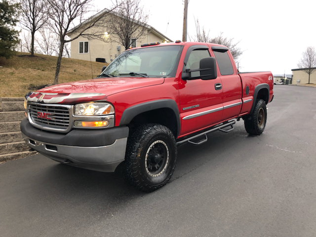2002 GMC Sierra 2500HD for sale at 4 Below Auto Sales in Willow Grove PA