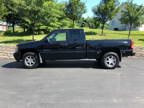 2003 GMC Sierra 1500 for sale at 4 Below Auto Sales in Willow Grove PA